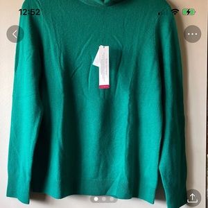 Cashmere 100% sweater.